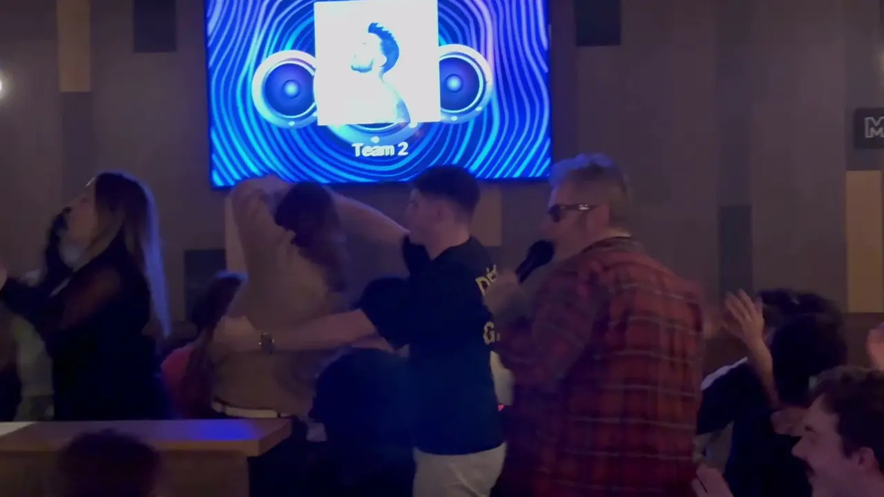 Une soirée Podium Party dans un bar